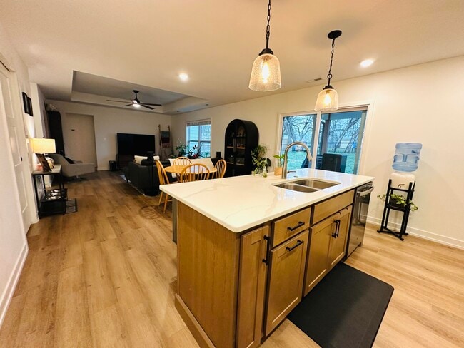 Building Photo - 7671 N Rainbow Dr