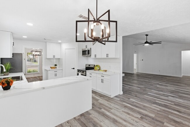 Building Photo - 2906 Colonial Dr