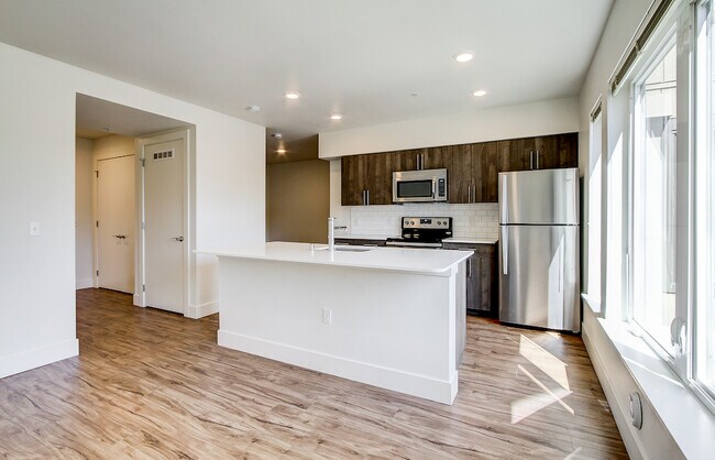 Split Studio - Dunn Motors Apartments