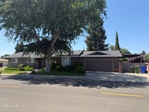 Building Photo - 3 Bedroom 2 bath with Rv Parking
