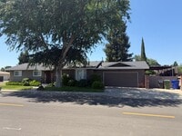 Building Photo - 3 Bedroom 2 bath with Rv Parking