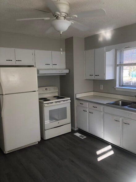 Primary Photo - 104 Santeelah St