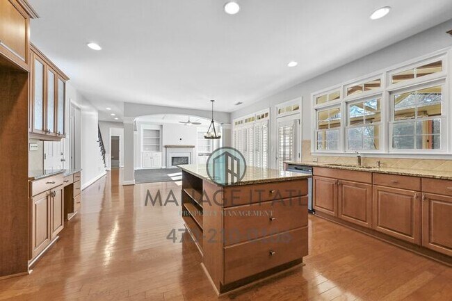 Building Photo - Fabulous 5-bedroom house with modern ameni...