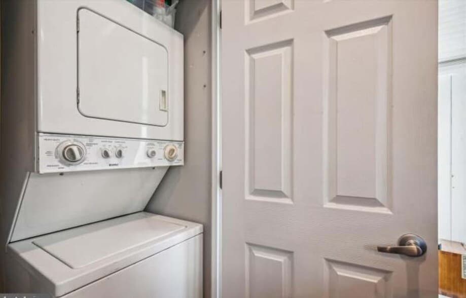 Building Photo - 300-310 East 25th Street, unit 3