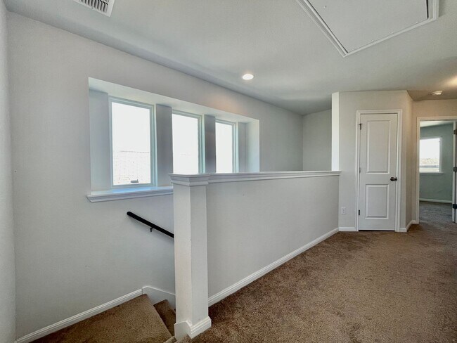 Building Photo - Newer Home in Up & Coming Neighborhood!