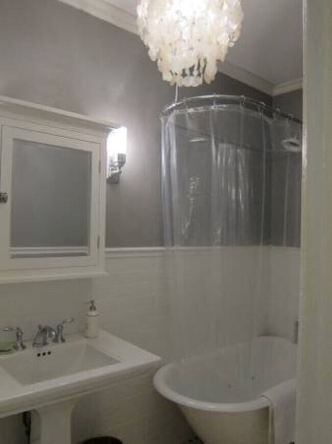 modern bathroom - 549 Bay Ridge Pky