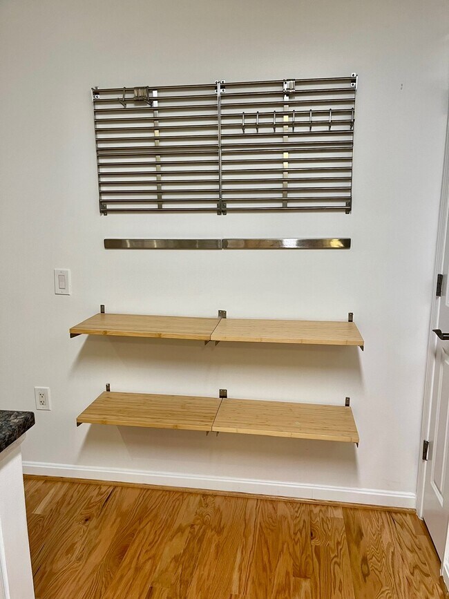 Building Photo - 1390 Kenyon St NW