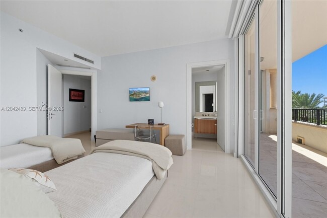 Building Photo - 7141 Fisher Island Dr
