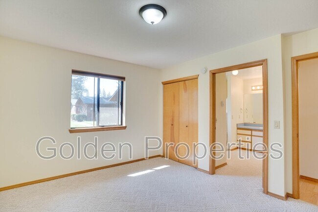 Building Photo - 1130 E Timber Ln
