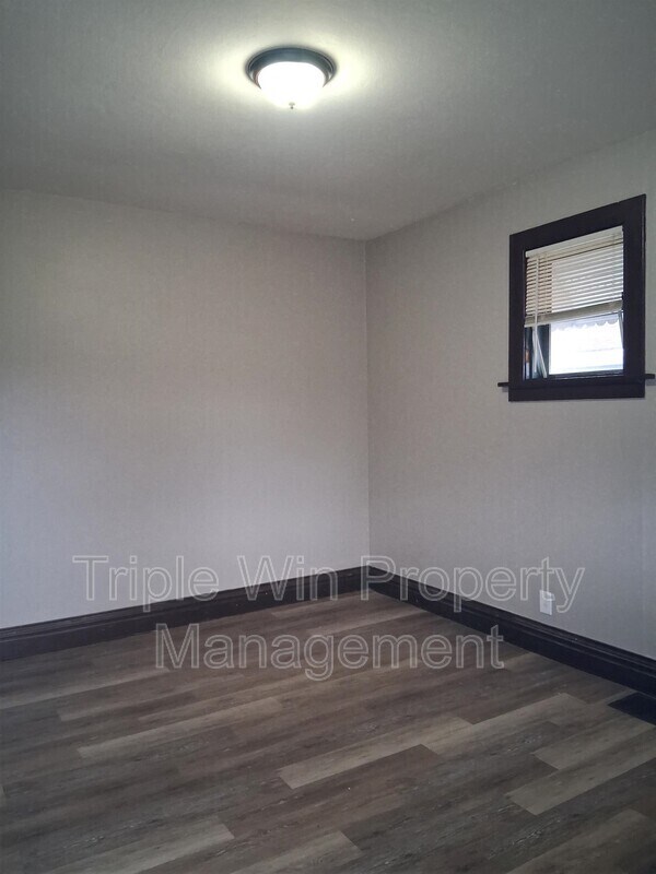 Building Photo - 4891 Hummelsheim Ave