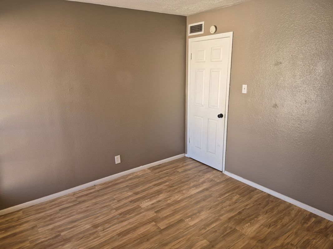 Building Photo - 4601 Carlisle Blvd NE