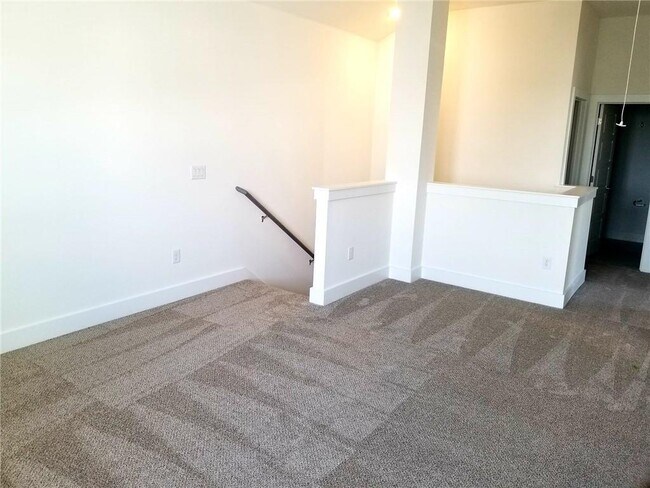 Building Photo - 1614 Roseburg Dr