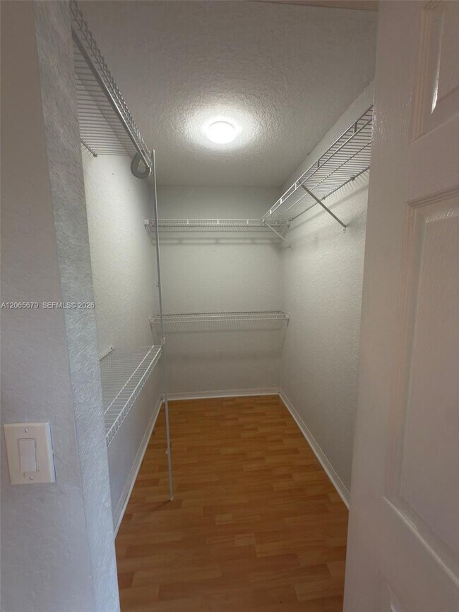 Building Photo - 1105 SW 44th Way