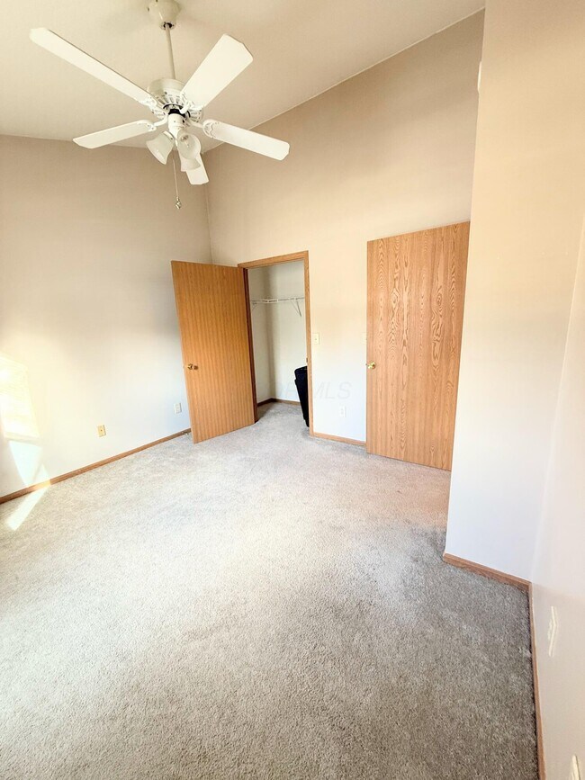 Building Photo - 1229 Rivercrest Dr S