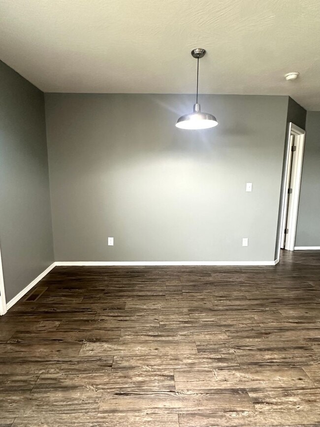 Building Photo - Comfortable 3 Bed Duplex in Convenient Ozark Location