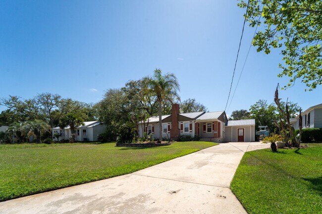 Building Photo - Davis Shores 3/2 Single Family Home