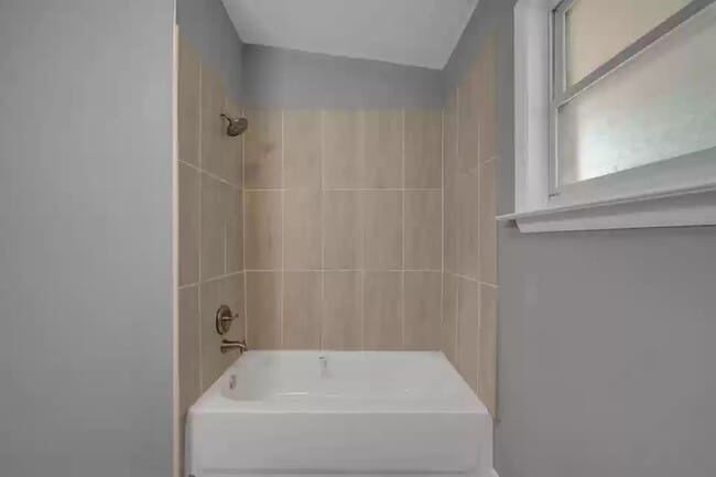 Building Photo - 360 Chicago Ave