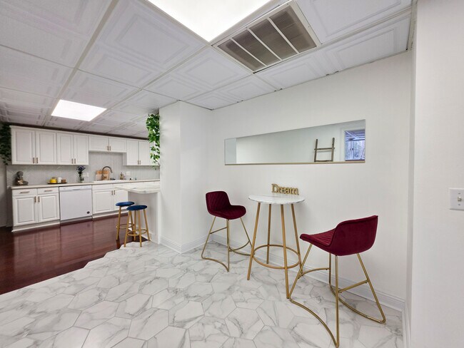 Building Photo - 3427 E Dobson Pl