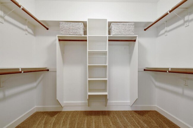 Building Photo - 2109 Meadow View Dr