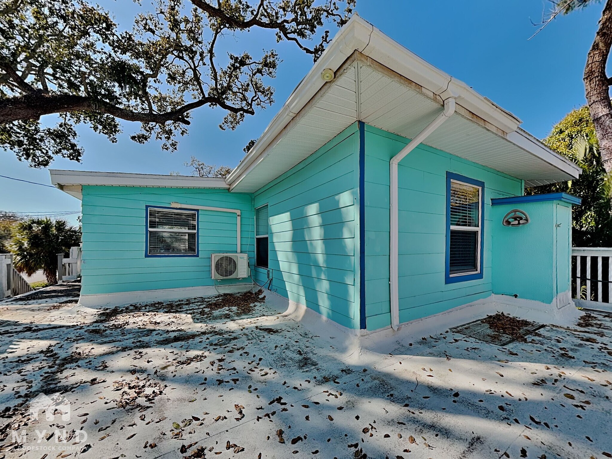 Building Photo - 208 Pine St