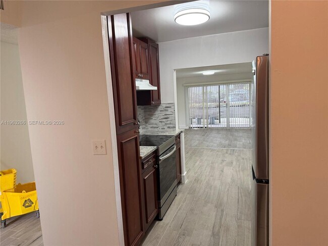 Building Photo - 2700 Coral Springs Dr