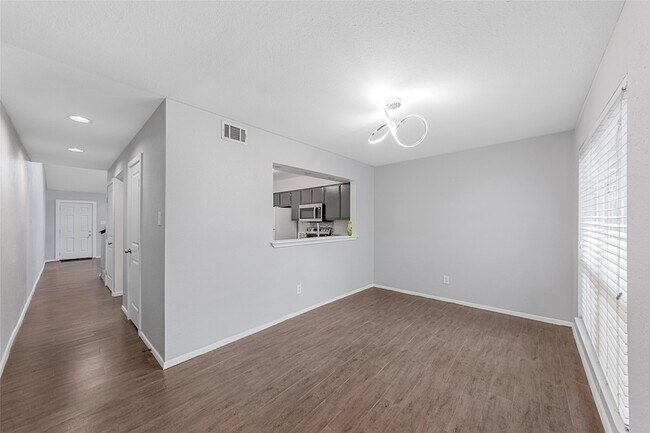 Building Photo - 6738 Eastridge Dr