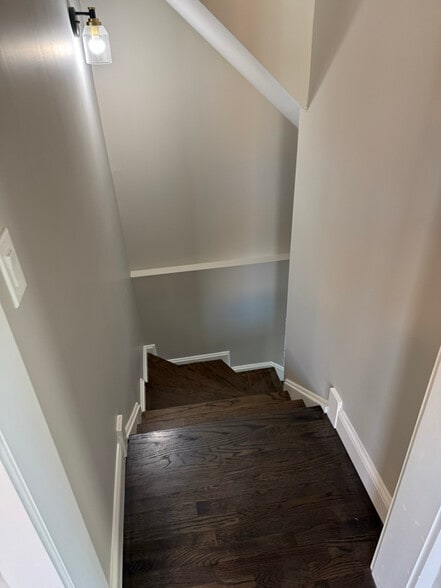 Building Photo - 4956 W Erie St