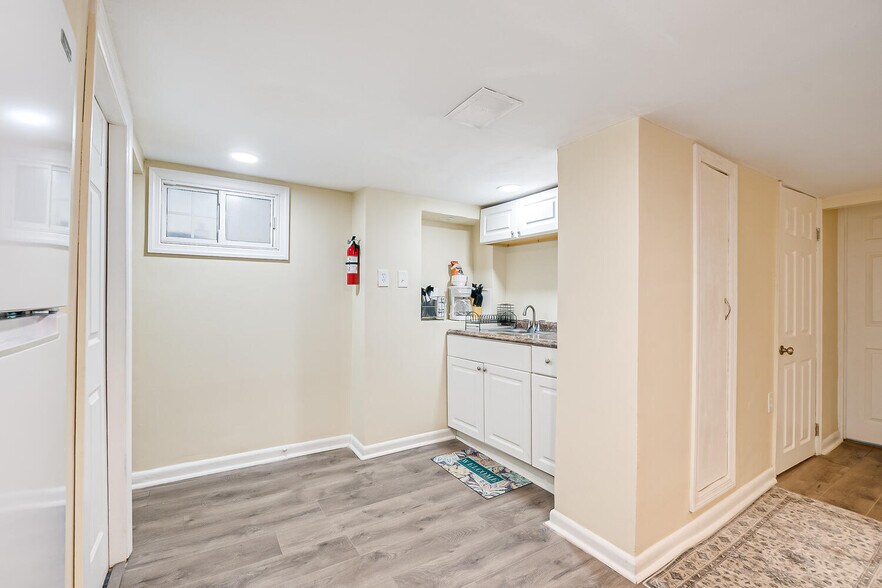 Building Photo - 46 Van Houten Ave