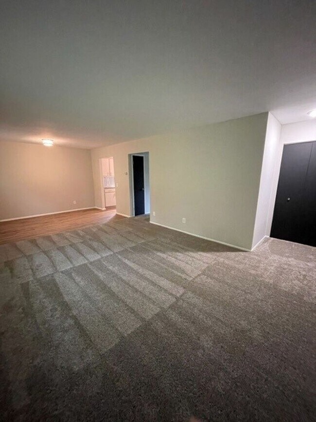 Interior Photo - Kensington Place Apartments