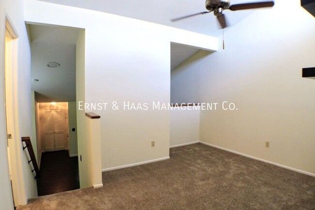 Building Photo - 3667 Country Club Dr