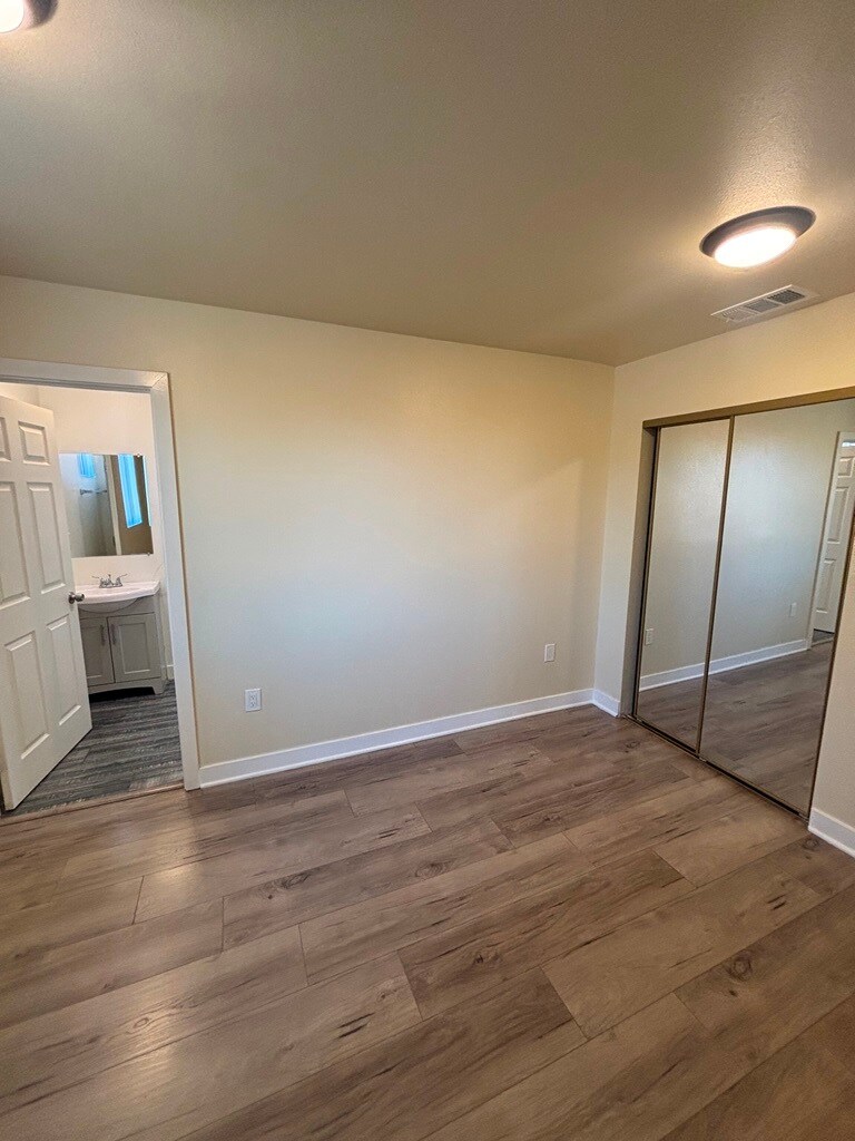 Building Photo - 457 E 30th St