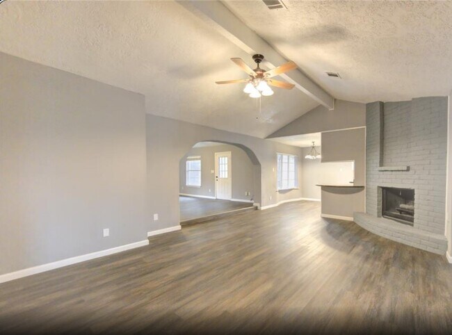 Building Photo - 10727 Sagewillow Ln