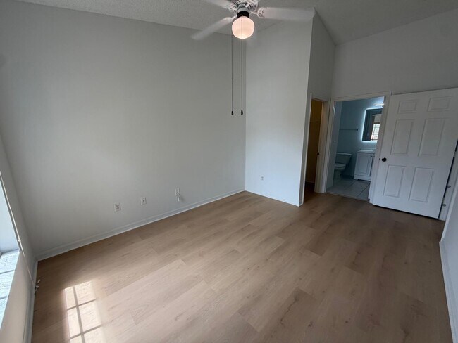 Building Photo - 10336 Fox Trail Rd S