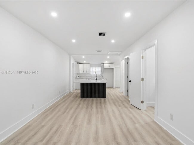 Building Photo - 6318 NW 19th Ct