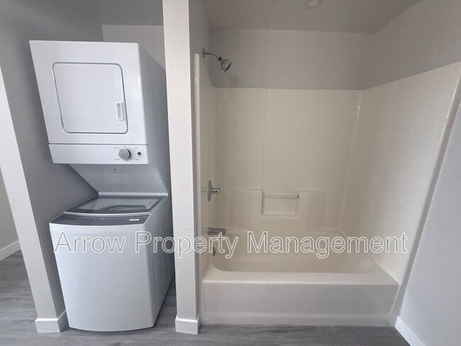 Building Photo - 731 E Crawford St