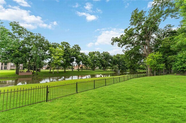 Building Photo - 3819 Emerald Lake Dr