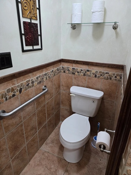 Master Bathroom - 322 Bubble Creek Ct