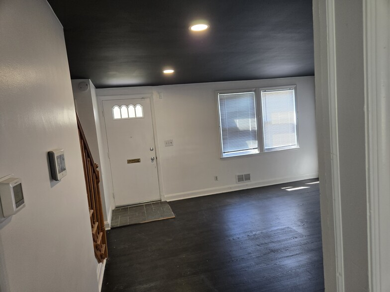 Primary Photo - 3518 Elmora Ave