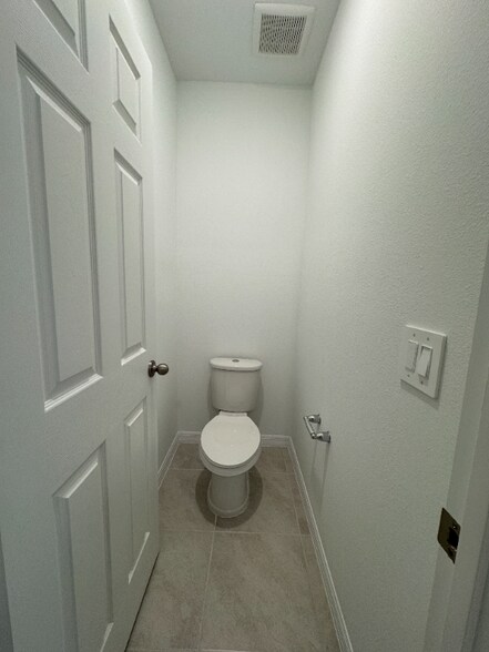 Building Photo - 2955 Sunstar Dr