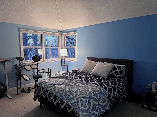 Building Photo - 30 E Bluff Rd