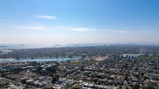 Building Photo - 412 N Bellflower Blvd