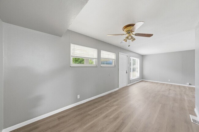 Building Photo - 237 Grampian Rd