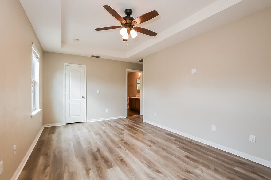 Building Photo - 7545 Sloewood Dr