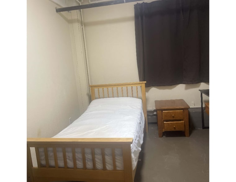 Building Photo - 612 E 14th Ave