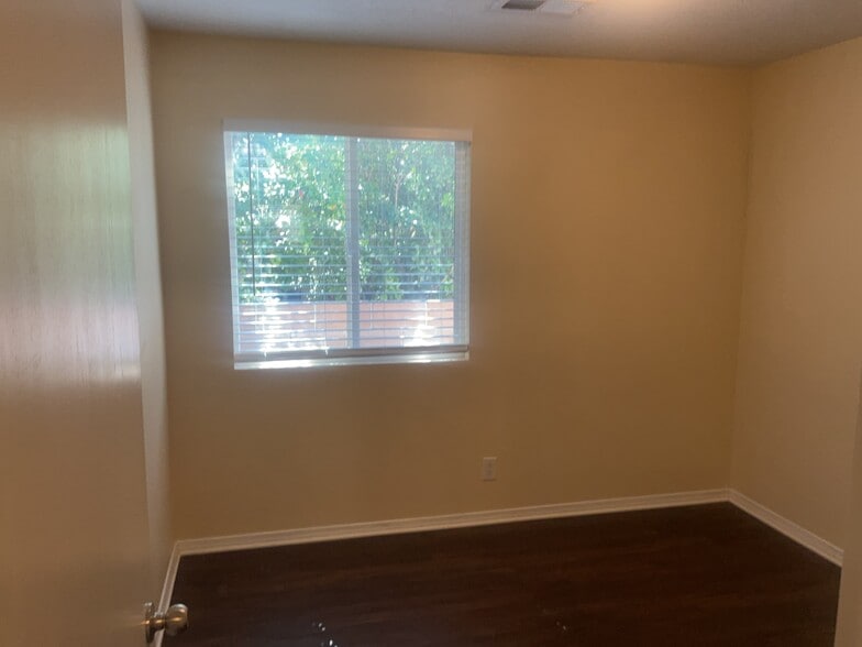 Building Photo - 10400 Calle Chulita NW