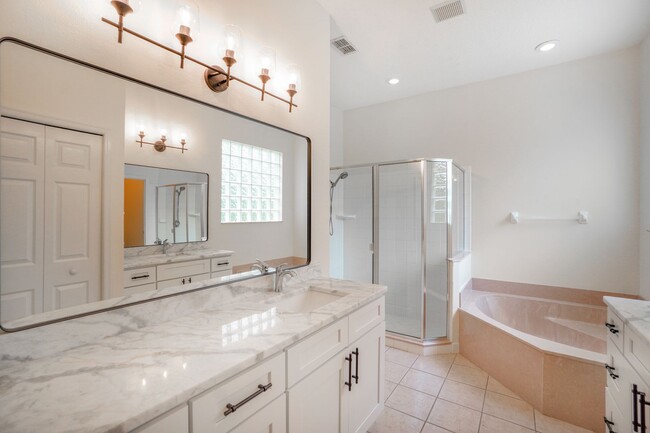 Building Photo - Spacious 4-Bed Home in Magnolia Plantation...