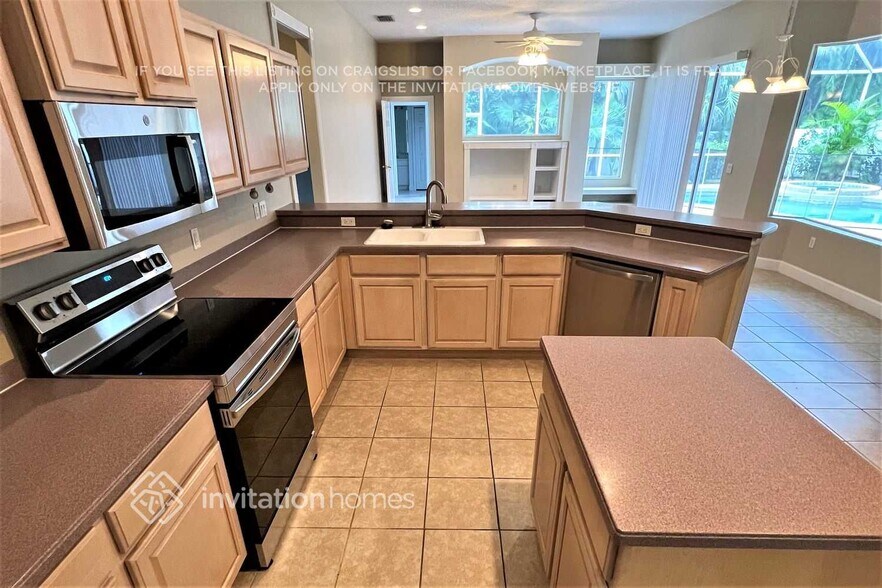 Building Photo - 11102 Hyacinth Pl