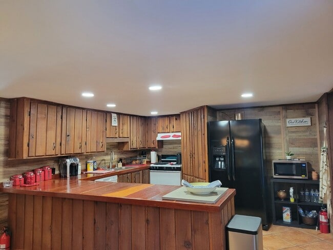 Building Photo - 308-310 Brady Canyon Rd