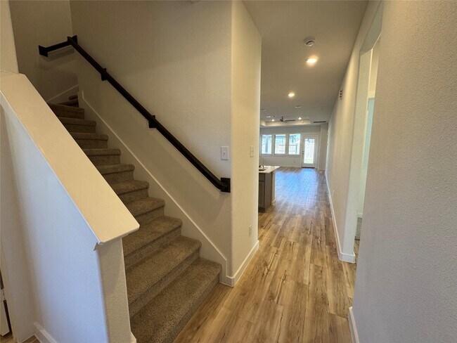 Building Photo - 31138 Myers Hvn Ln