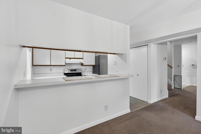 Building Photo - 4950 Columbia Rd